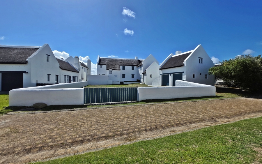 5 Bedroom Property for Sale in Struisbaai Western Cape